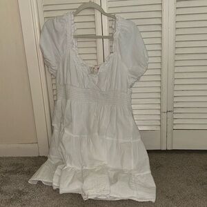 White flowy dress, scrunched in the middle with semi puffy sleeves, with lining